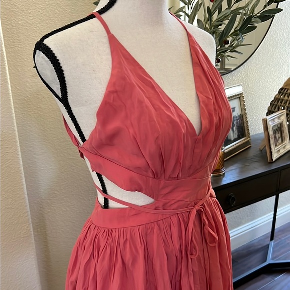 Elegant Backless Pink Dress - Picture 6 of 7